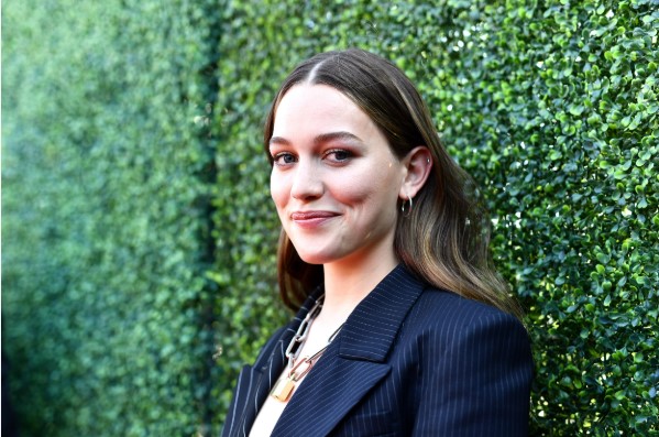 Victoria Pedretti measurements, net worth, nickname, height, weight ,age 2025